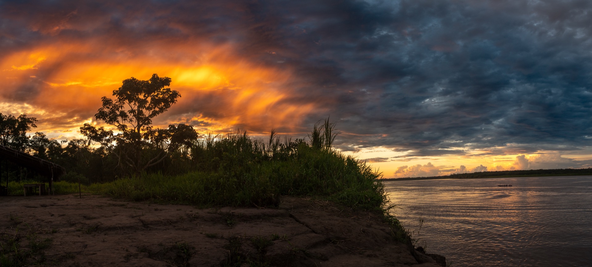 Amazonie péruvienne, forêt tropicale et rivière